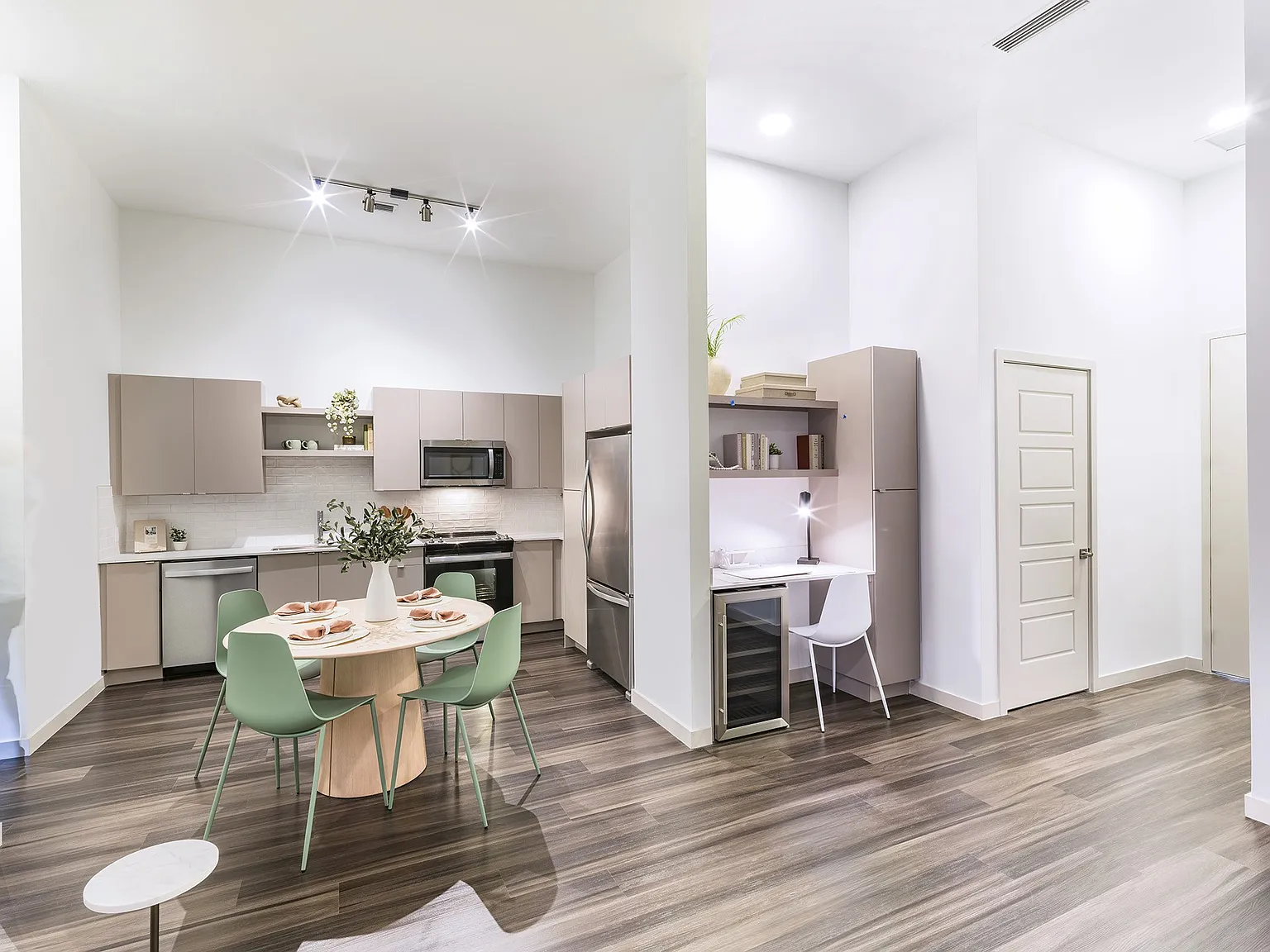 Academical Village Apartments — Photo 3
