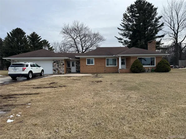 8122 Sand Beach Rd, Harbor Beach, MI 48441