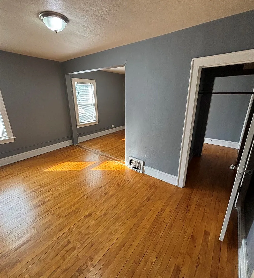 2 bed, $1,300 — Photo 4