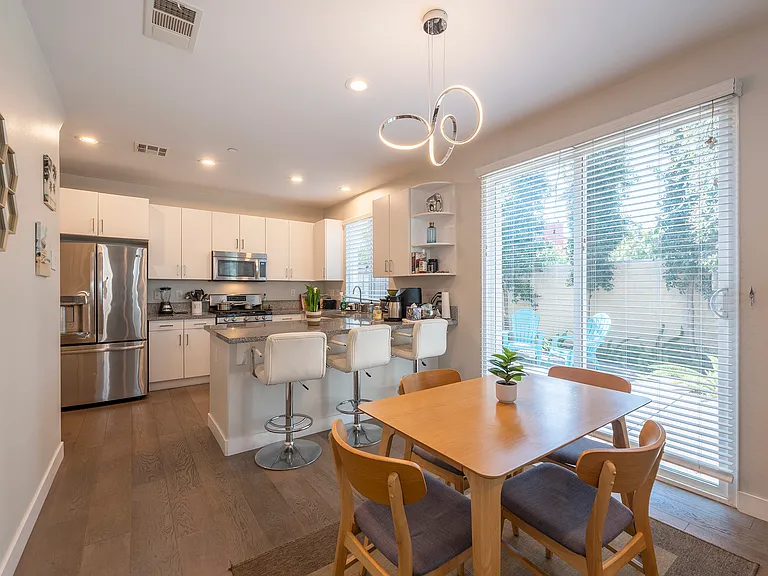 Dining/Kitchen