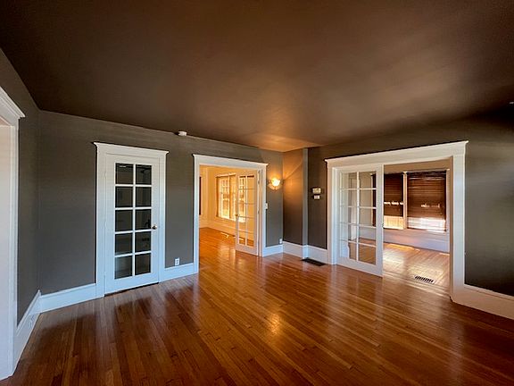 2nd image of 2238 Lakeshore Ave #2