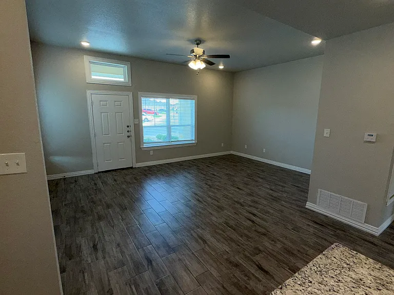 3206 Fenway Cir — Photo 2