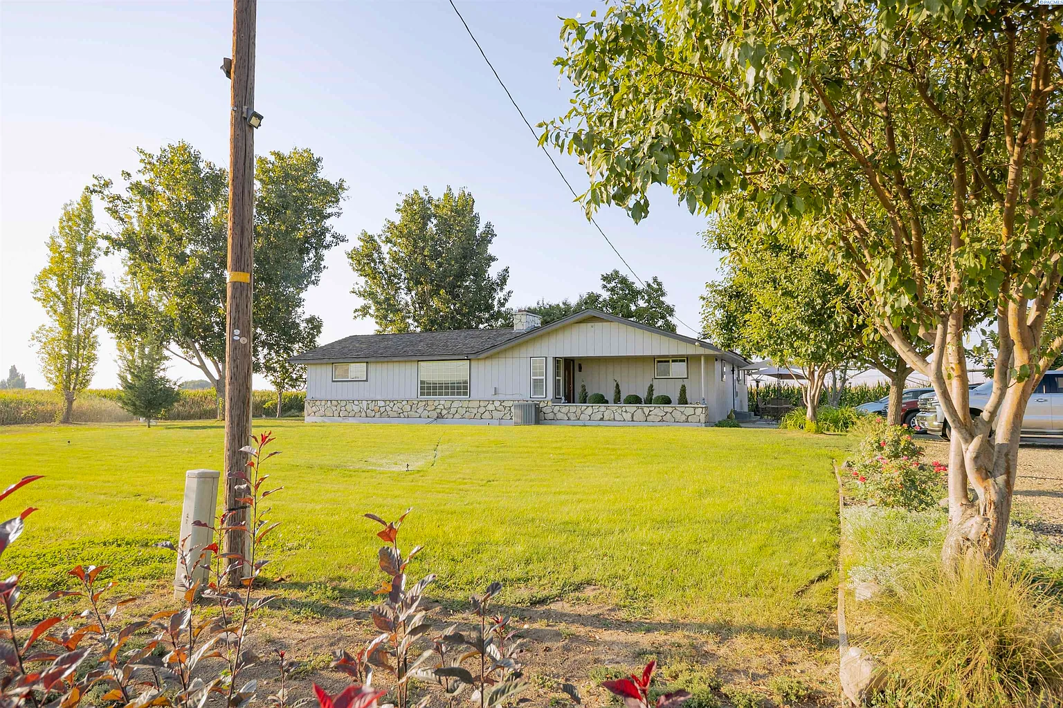 691 Van Belle Rd photo 1
