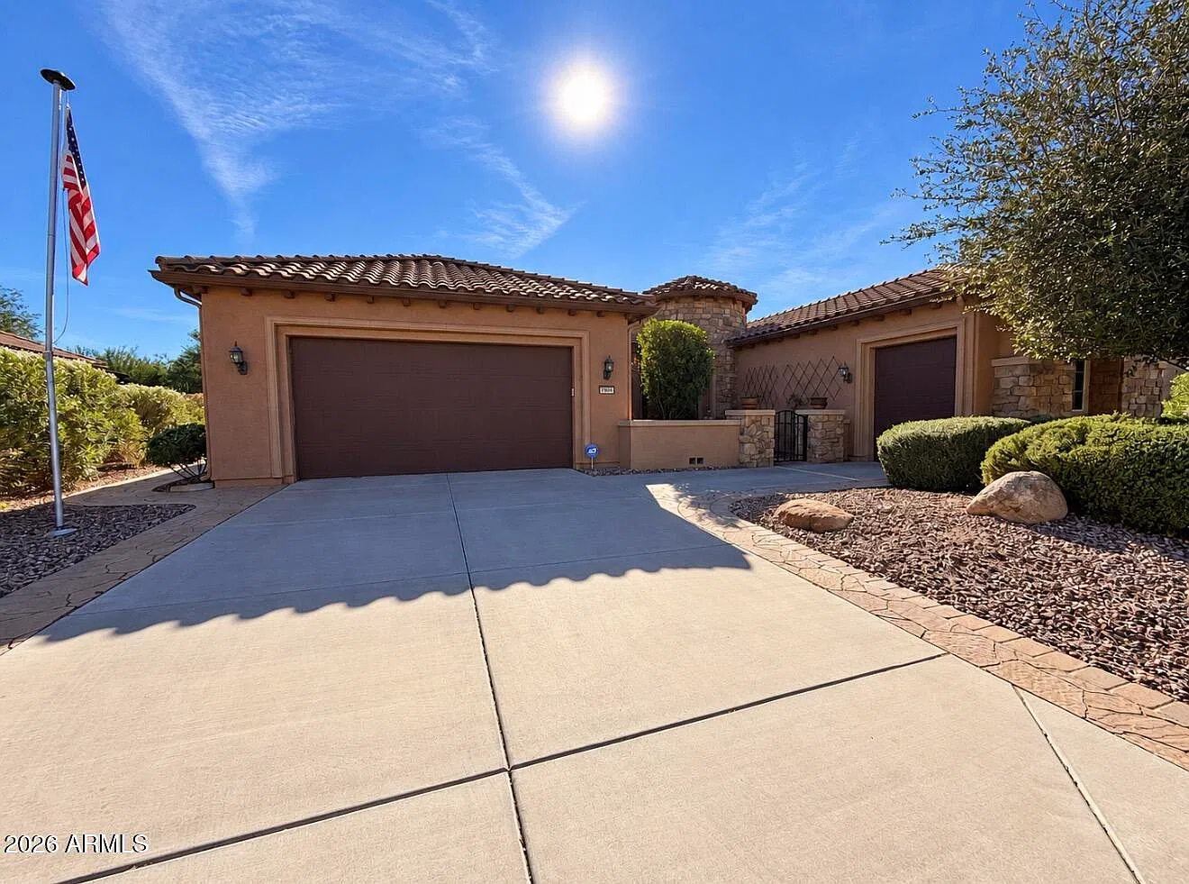 3 bed, 2.0 bath, 2276 sqft, $3,500 — Photo 2