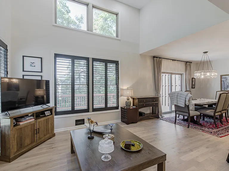 300 Stratford Ln #300 — Photo 46