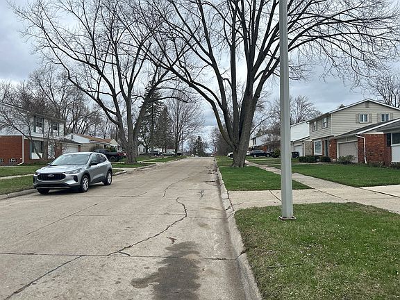 5th image of 15399 Michael St