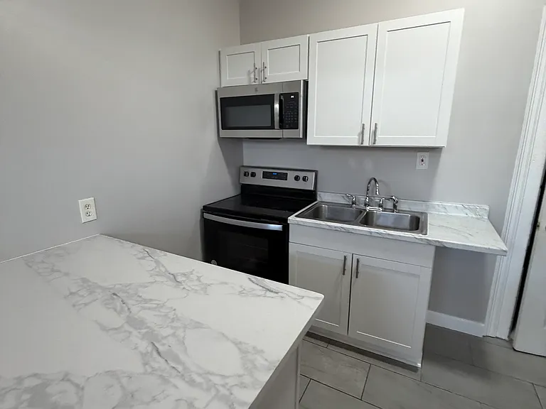 3437 Freret St — Photo 16