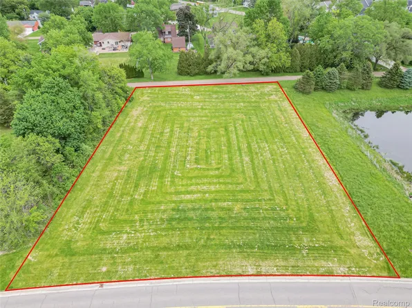 57735 New Hudson Dr, New Hudson, MI 48165