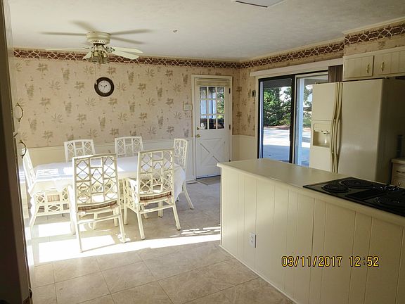 large eat in kitchen