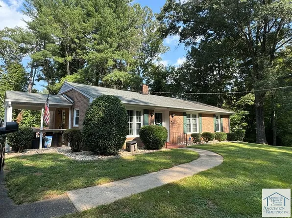 217 Pocahontas Trl, Bassett, VA 24055