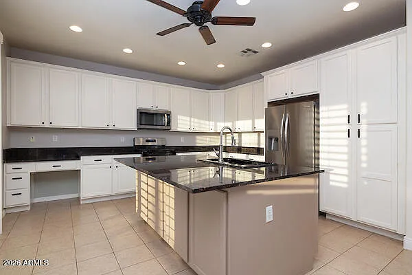 18469 W Sunnyslope Ln — Photo 7