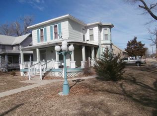 330 E 1st St, Newton, KS 67114