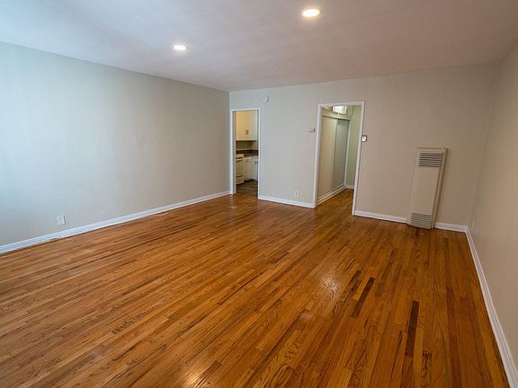 5th image of 478 Landfair Ave #5