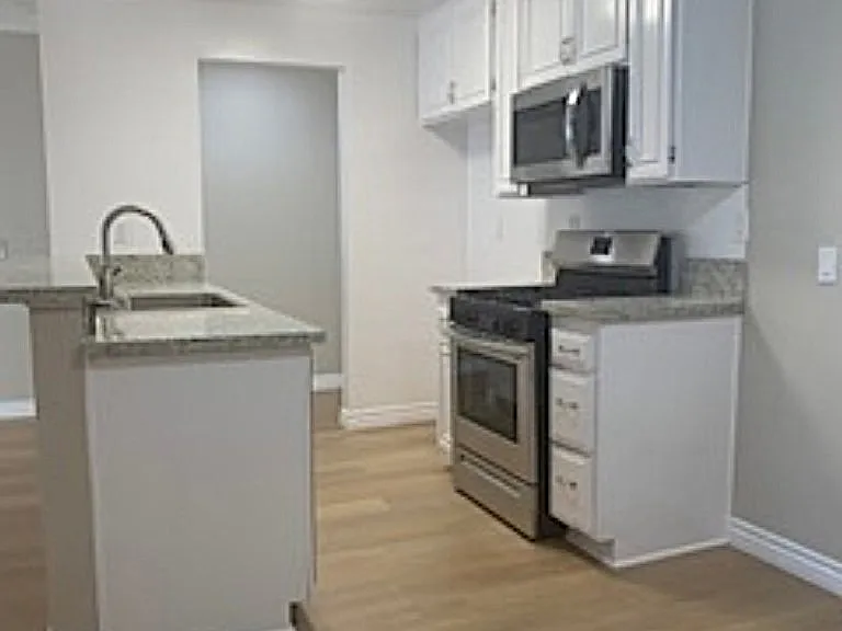 NoHo Village Apartments — Photo 19