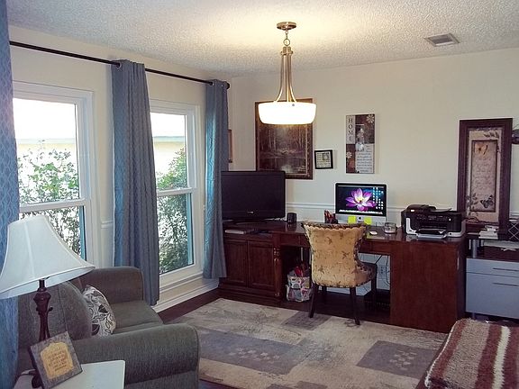 3rd image of 13410 Pebble Cir