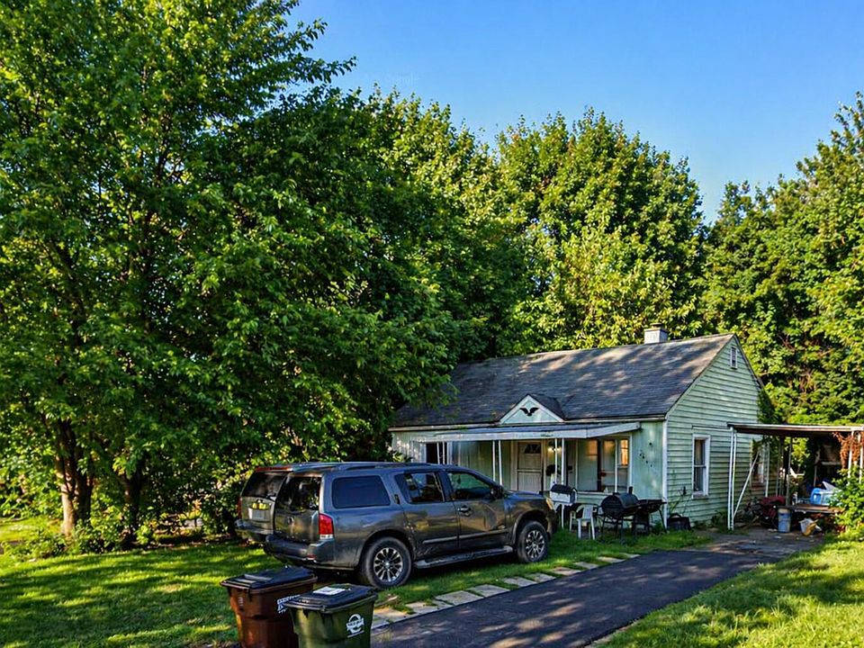 2nd image of 2967 Woodland Ave