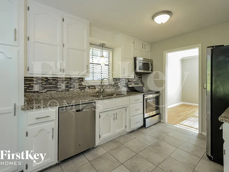 3129 Cedarbrook Ln — Photo 5