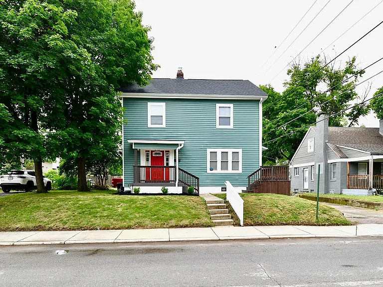 812 E 40th St — Photo 12