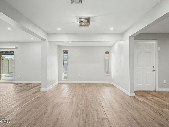 3rd image of 7332 N 17TH Avenue