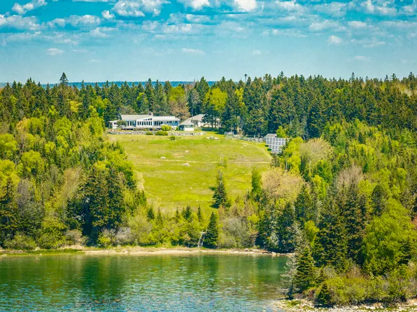 22 Hope Lane, Brooklin, ME 04616