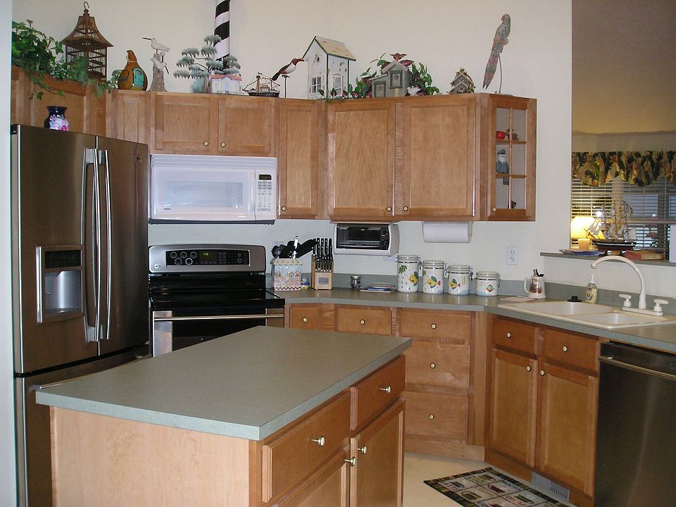 2nd image of 522 Henley Rd