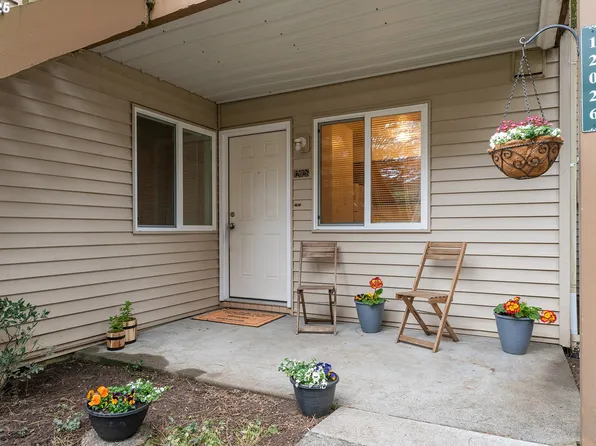 12026 SW Conestoga Dr, Beaverton, OR 97008