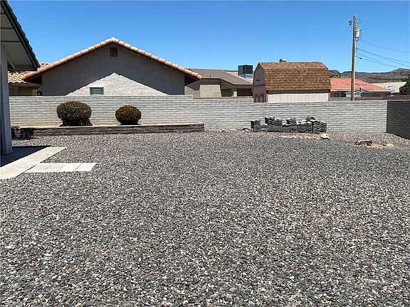 5th image of 909 Foothill Avenue