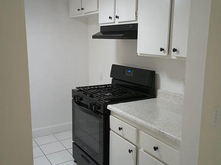 218 W Vermont Ave #7 — Photo 7