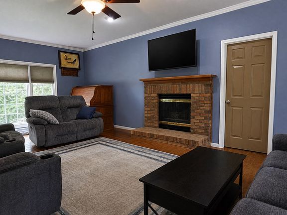 5th image of 2307 Hamlin Dr