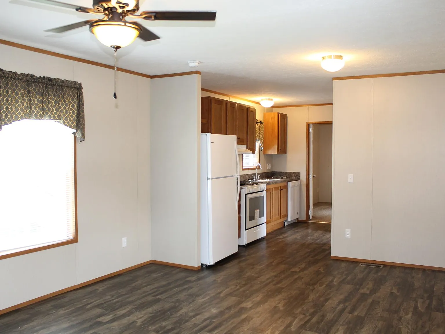 2 bed, 827 sqft, $1,585 — Photo 4