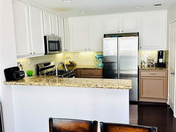 4th image of 44942 Bellflower Ln