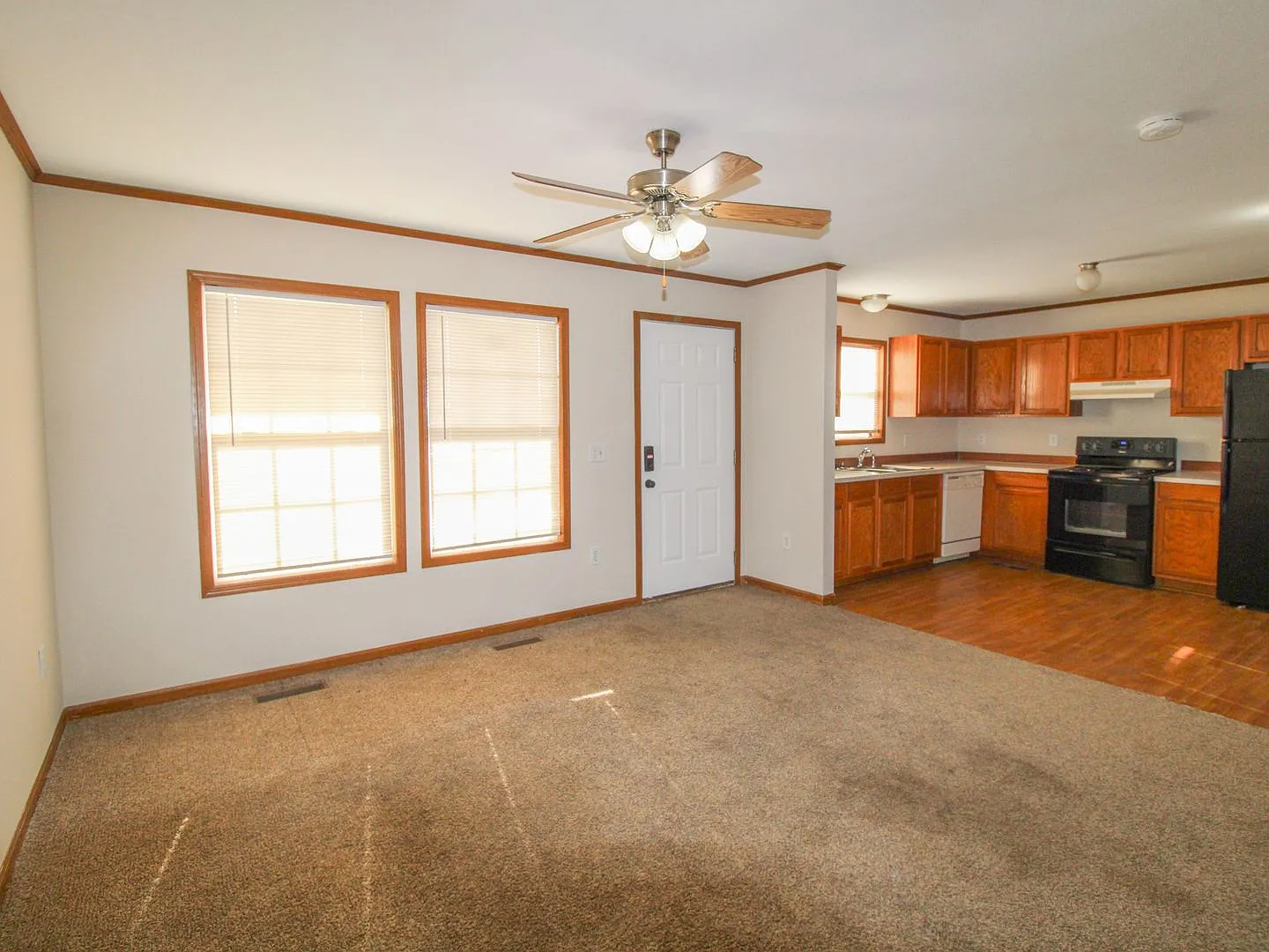 Beautiful 3 Bedroom Duplex in Convenient Pulaski Location — Photo 4
