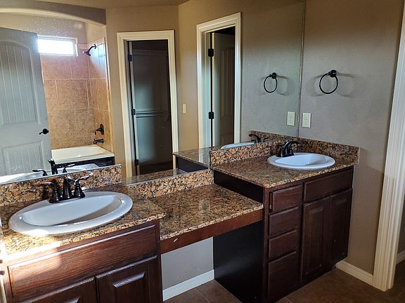 3rd image of 3087 N Verona Ln