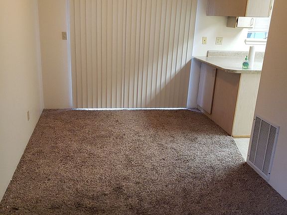 3rd image of 1110 Woodrow Ln #2