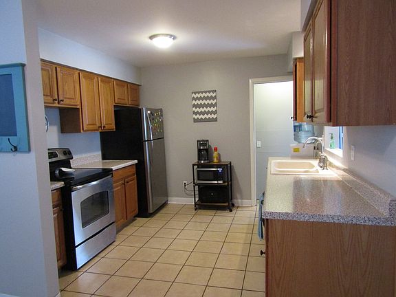3rd image of 2S264 Meadow Dr