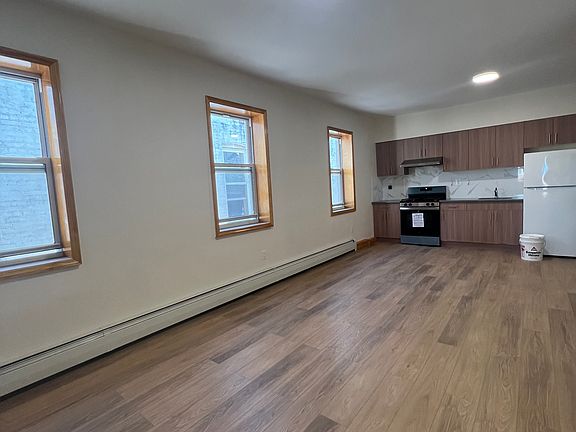 2nd image of 1652 Dahill Rd #2