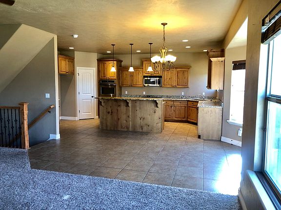 4th image of 244 W Ivy Ln