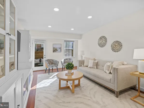 1209 N Pitt St APT 1B, Alexandria, VA 22314