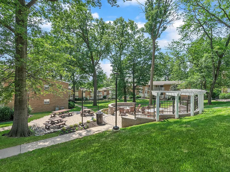 Eagle Rock Apartments at North Plainfield — Photo 18