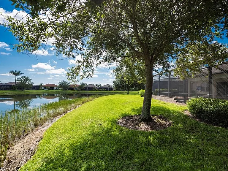 6065 Divot Ct — Photo 16