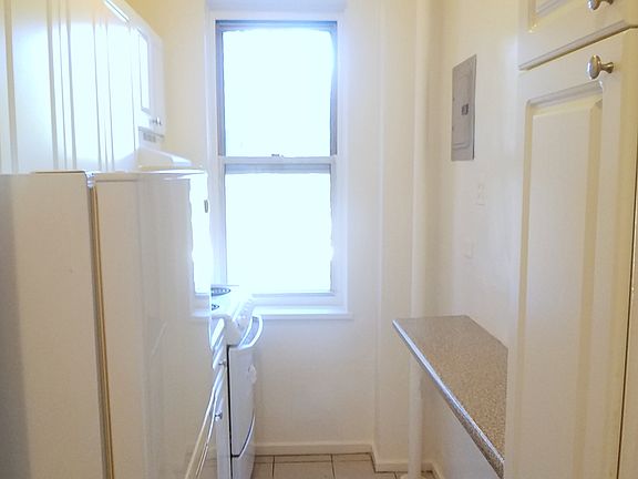 4th image of 140 Van Cortlandt Ave W APT 3H