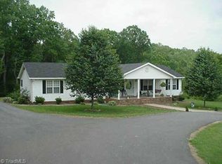 5577 Davis Farm Rd, Pfafftown, NC 27040