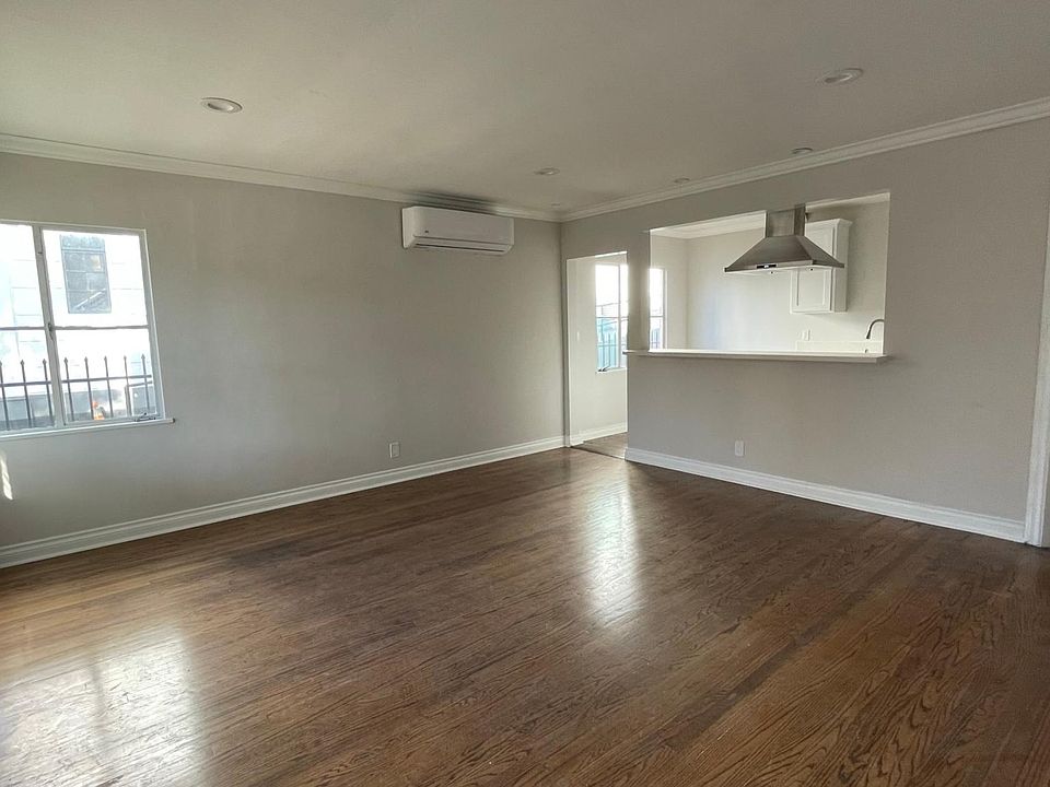 Lot of natural lighting in the living room