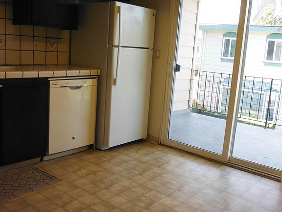 3rd image of 3689 Bridgeport Ct APT 3