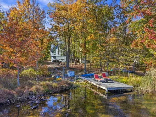 6125 Boardwalk Dr, Tobyhanna, PA 18466