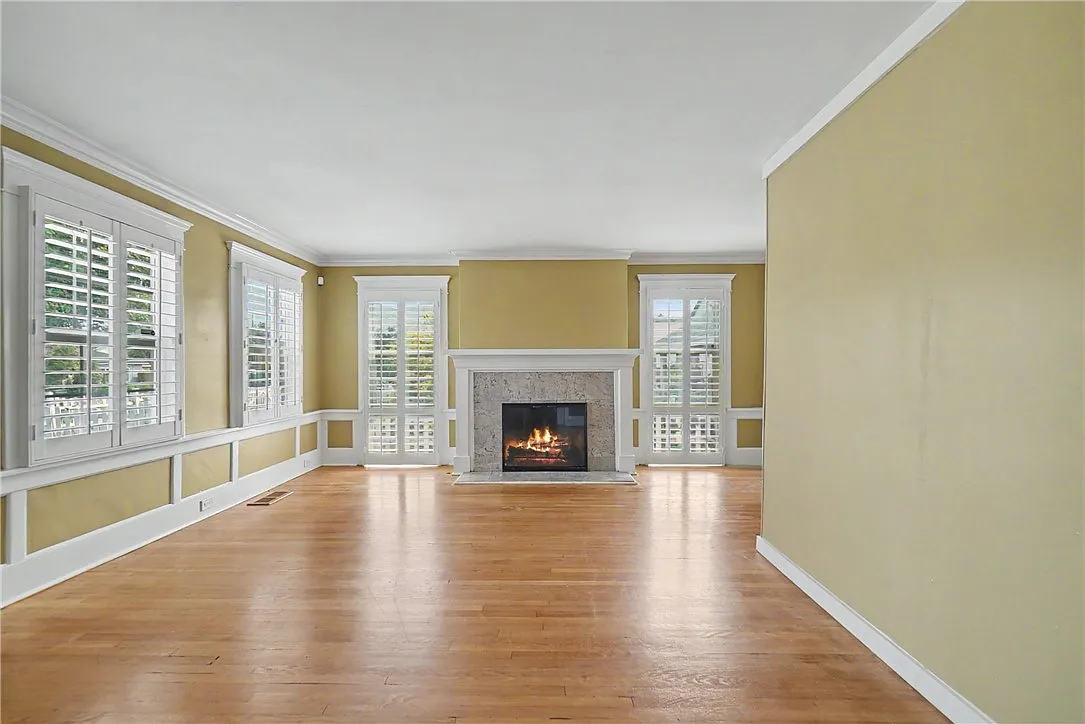 3 bed, 1796 sqft, $4,400 — Photo 3