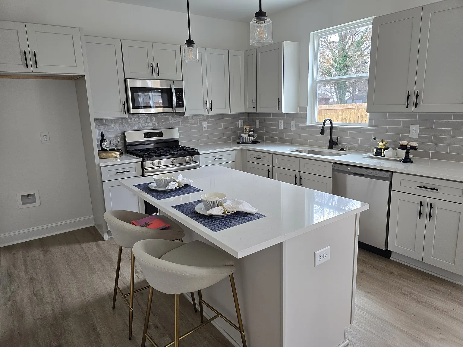 4 bed, 2214 sqft, $3,150 — Photo 2