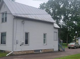225 & 225-1/2 Linn St, Baraboo, WI 53913