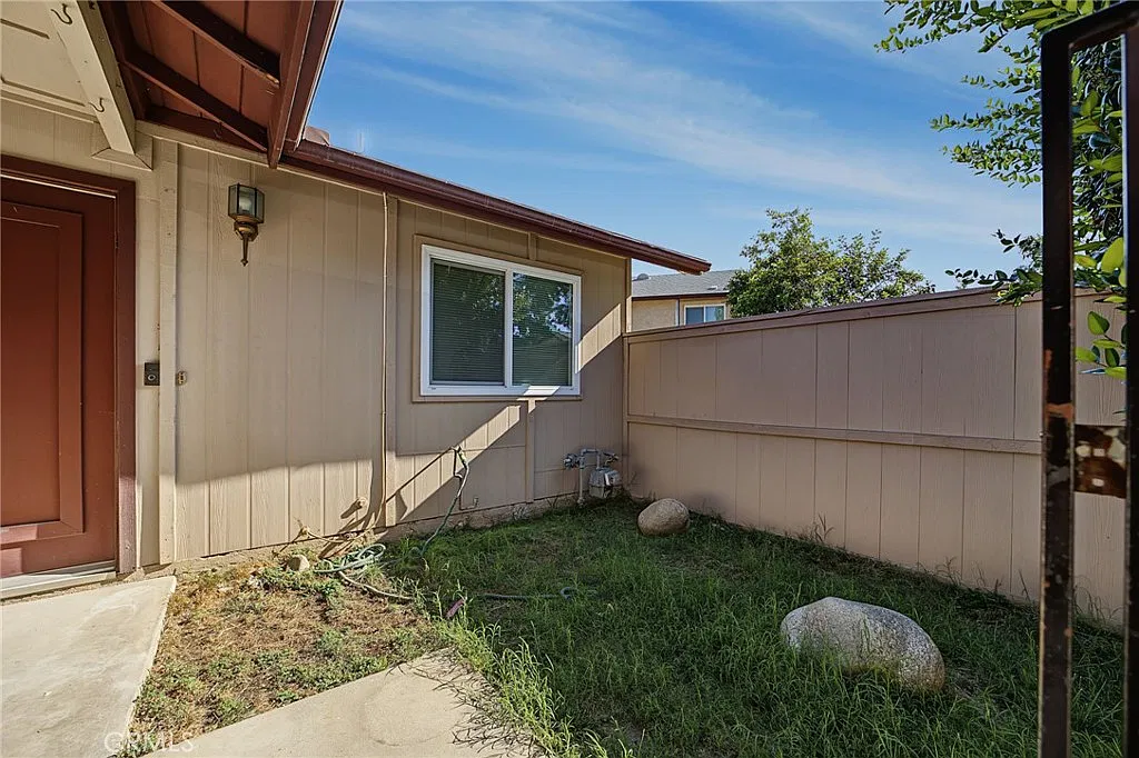 2 bed, 800 sqft, $2,750 — Photo 3