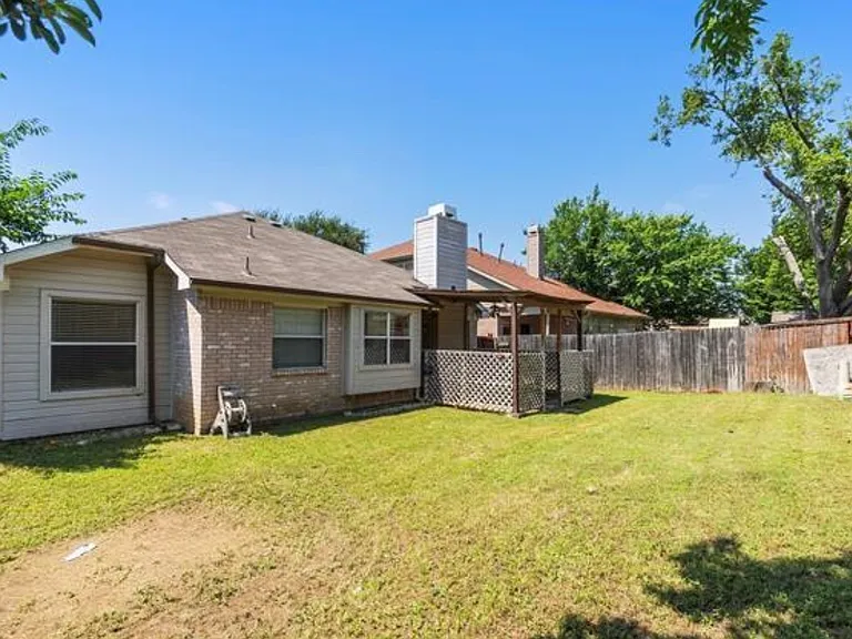 12933 Honey Locust Cir — Photo 24